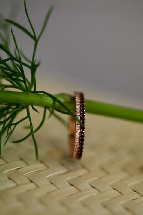 Rose gold ring band with pave black diamonds - Redline - 0++