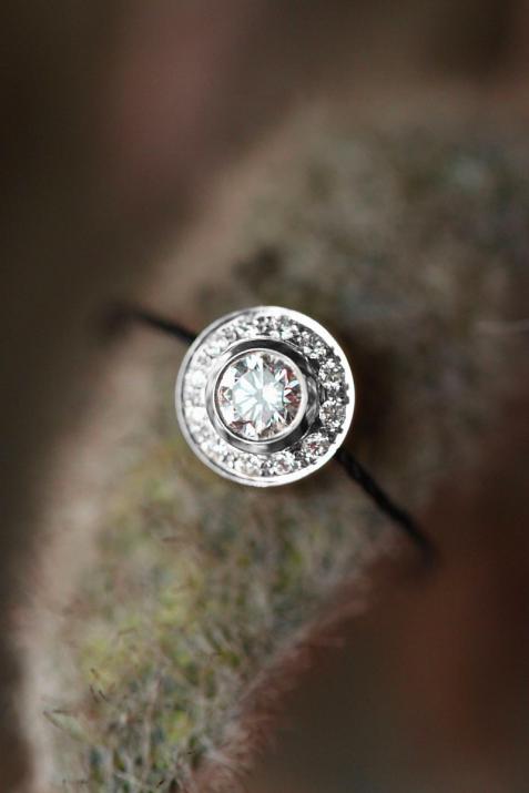 String ring with 0.26ct diamonds in white gold bezel setting - Redline - 0++