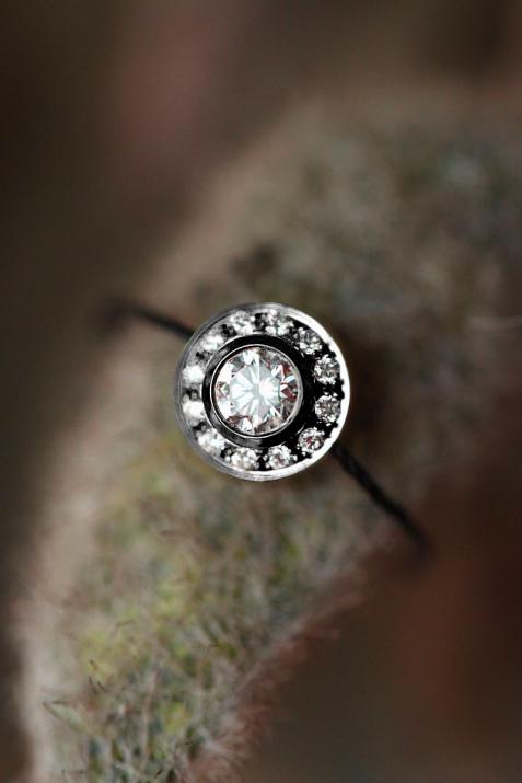 String ring with 0.26ct diamonds in black gold bezel setting - Redline - 0++