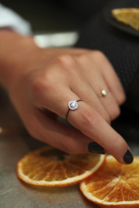 String ring with 0.26ct diamonds in white gold bezel setting - Redline - 0++