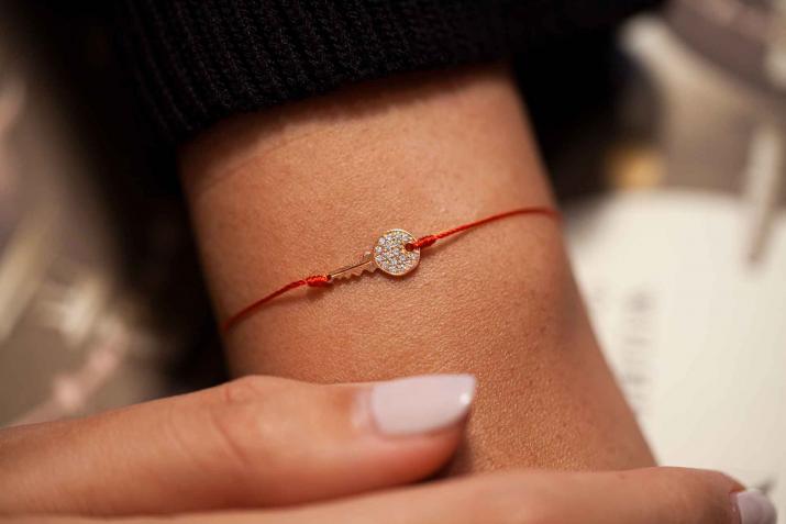 String bracelet with diamond-paved key in rose gold - Redline - 0++