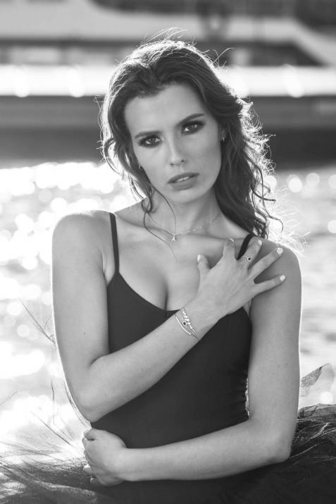 Yellow gold chain necklace with diamond-paved Eiffel Tower - Redline - 0++