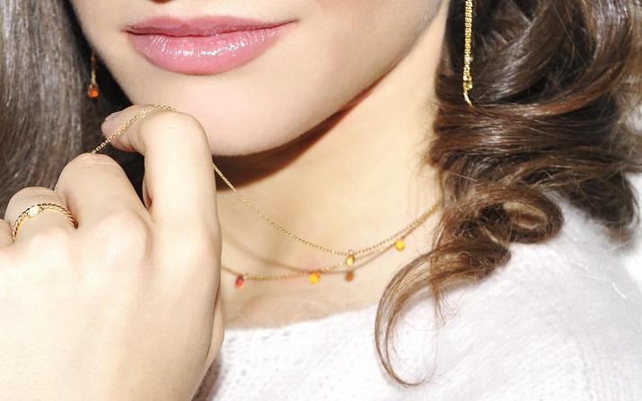 Chain necklace with coloured sapphire in white gold prong setting - Redline - 0++