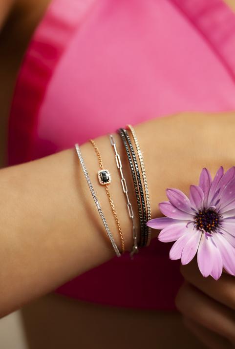 Bangle bracelet with 0.91ct black diamonds in yellow gold prong setting - Redline - 0++