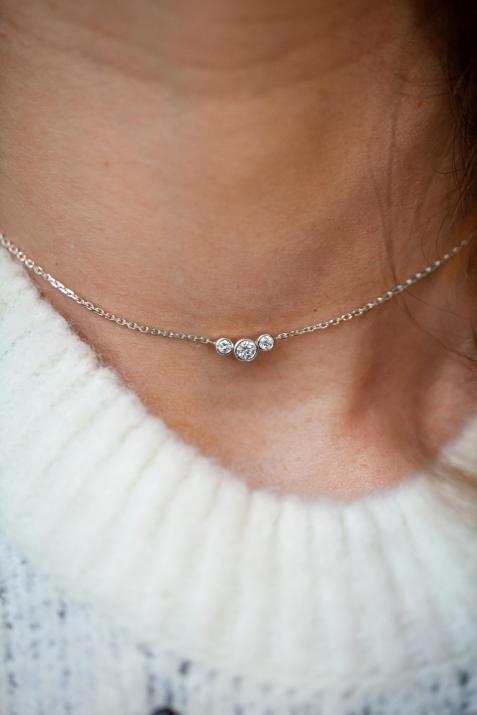 Chain necklace with 0.2ct diamond in white gold bezel setting - Redline - 0++