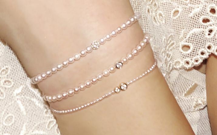 String bracelet with small freshwater pearls and a golden ball of encrusted 0.19ct diamonds in yellow gold bezel setting - Redline - 0++