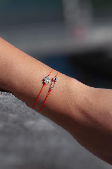 Diamond-paved hand of Fatima string bracelet in white gold - Redline - 0++