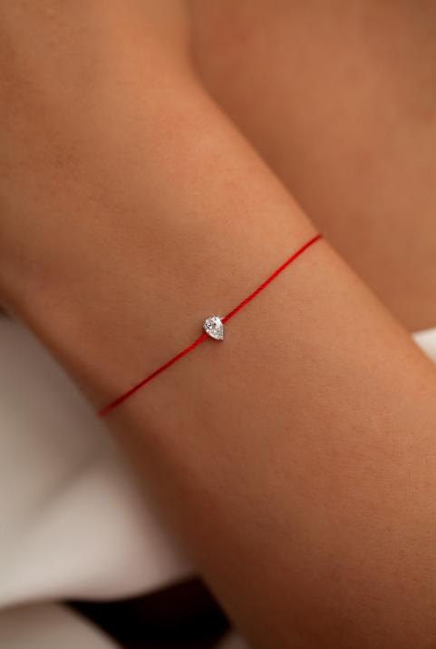 String bracelet with 0.2ct pear shaped diamond in white gold prong setting - Redline - 0++