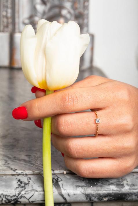 Chain ring with 0.11ct princess cut diamond in yellow gold prong setting - Redline - 0++