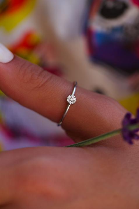 Bangle Ring with 0.05ct Round Diamond in White Gold Prong Setting - Redline - 0++