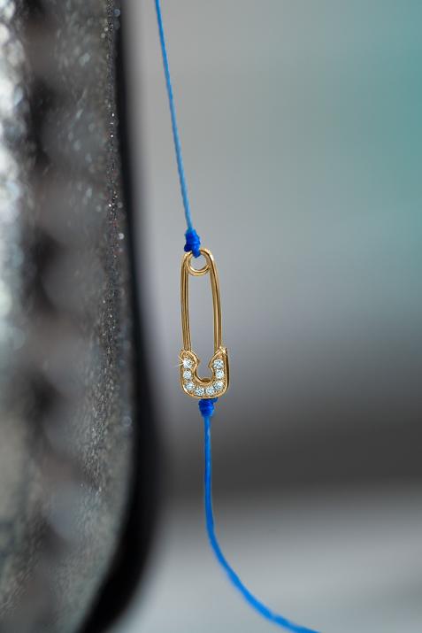 String bracelet with diamond-paved safety pin in yellow gold - Redline - 0++