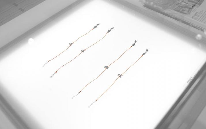 Pink Lovelinkワイヤーブレスレット白金 - Redline - 0++