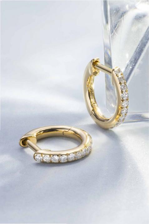 Earrings with 0.096ct Round Diamond in Yellow Gold Bezel Setting - Redline - 0++