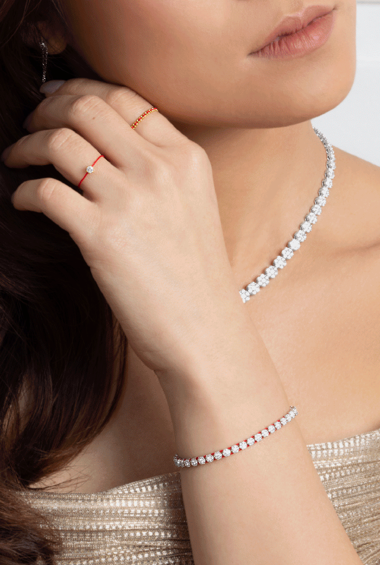 幸運を運ぶ、赤い糸